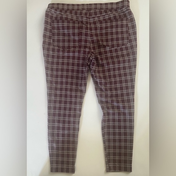 No Boundaries White and Red Chinos Tailored Fit - Picture 3 of 4